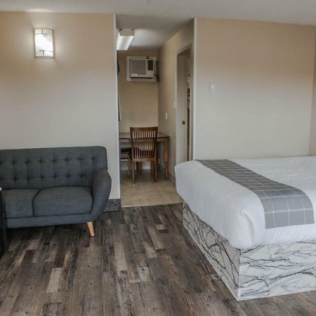 Canadian Motel North Battleford Εξωτερικό φωτογραφία