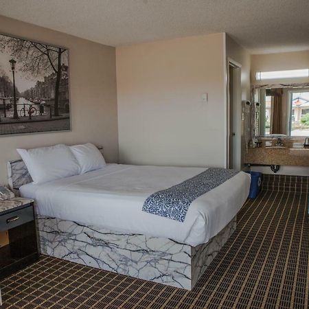 Canadian Motel North Battleford Εξωτερικό φωτογραφία