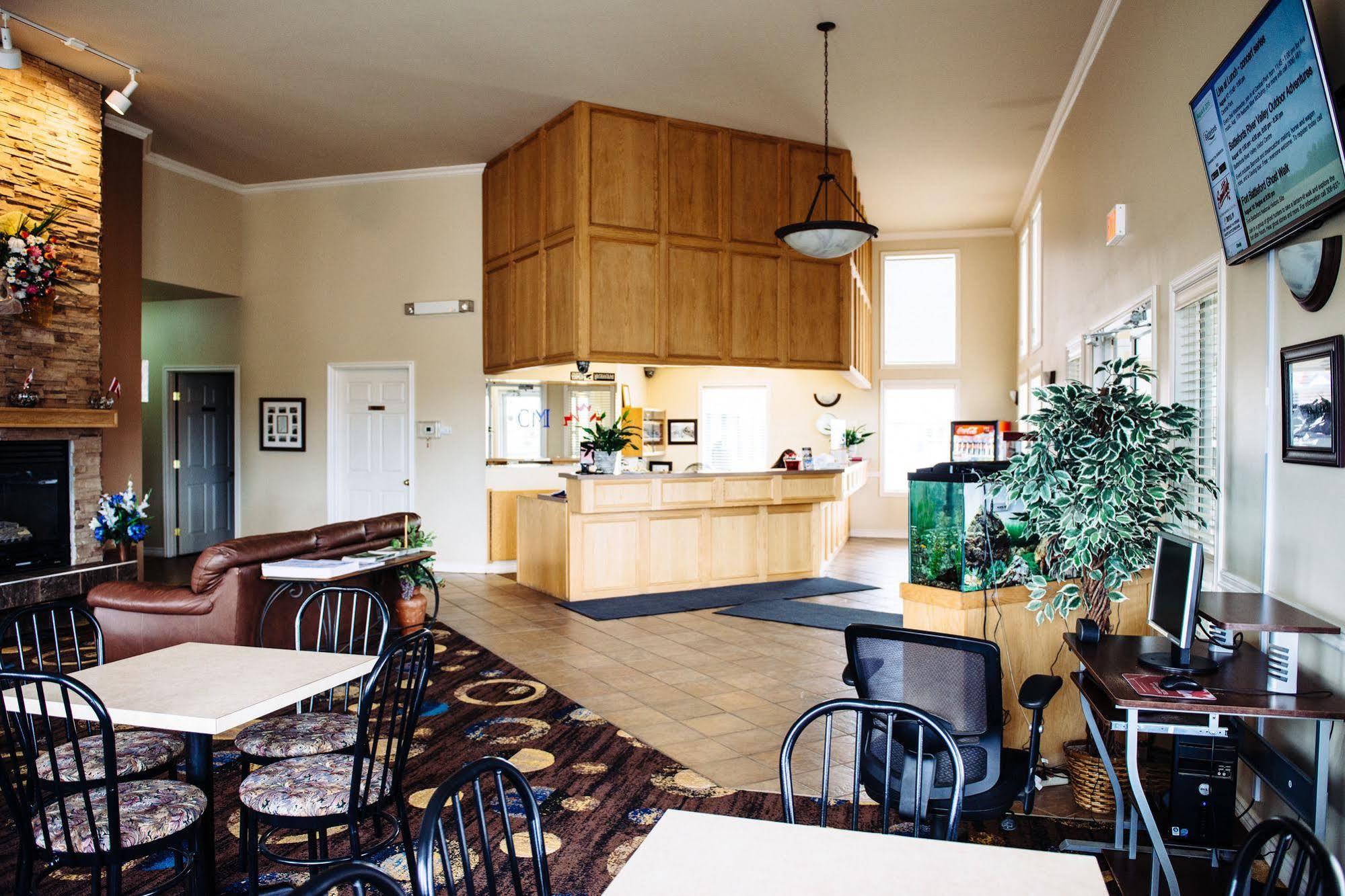 Canadian Motel North Battleford Εξωτερικό φωτογραφία