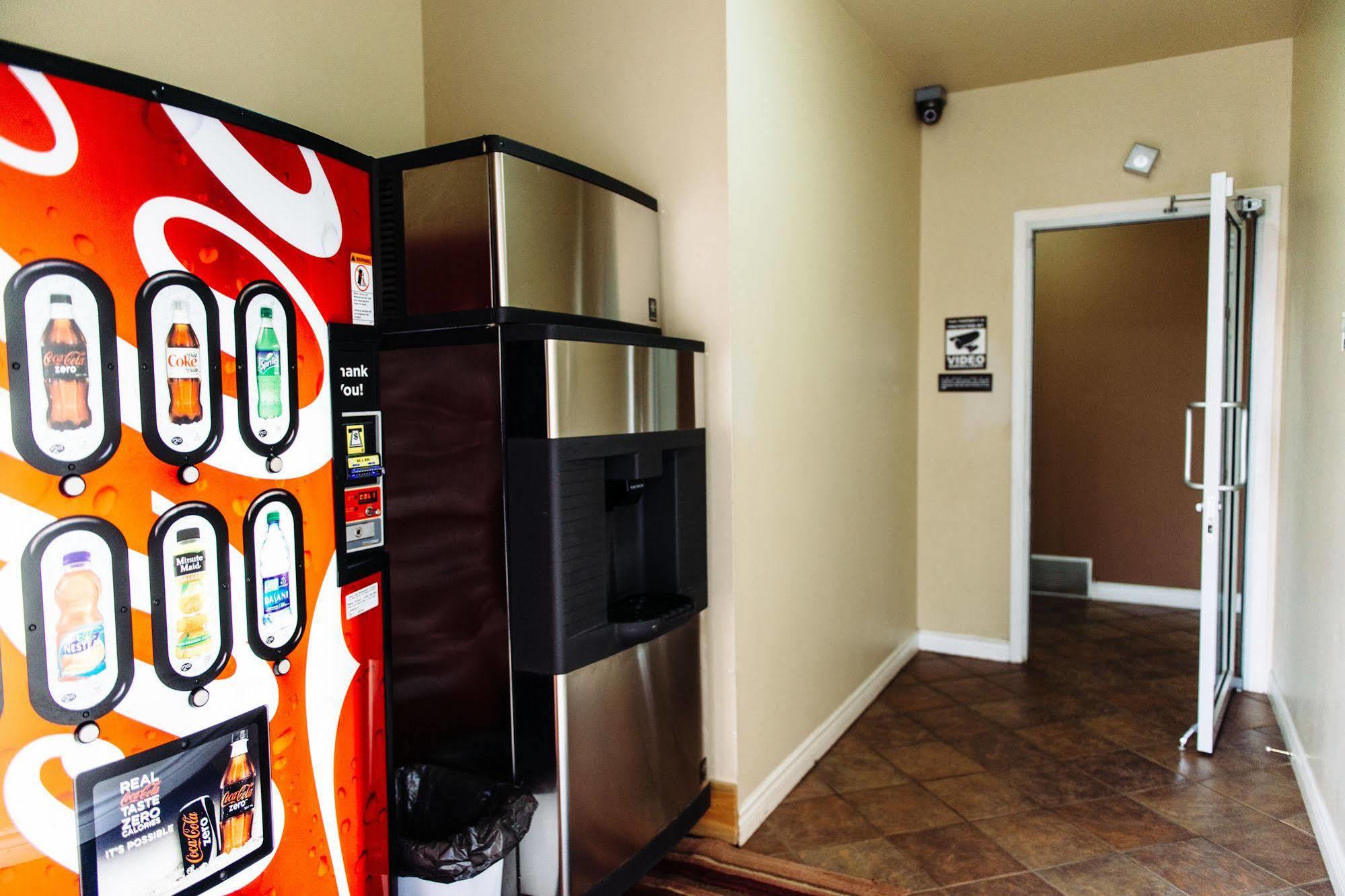 Canadian Motel North Battleford Εξωτερικό φωτογραφία