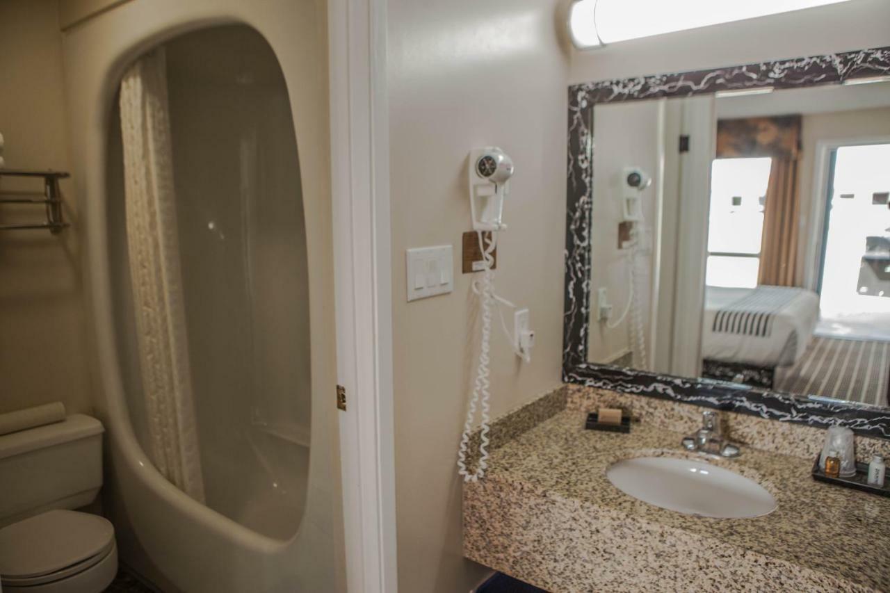 Canadian Motel North Battleford Εξωτερικό φωτογραφία